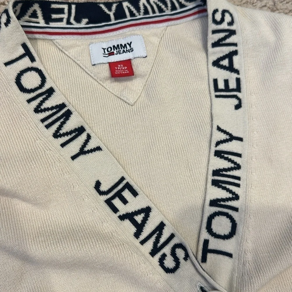 Tommy Jeans Hilfiger Beige Cardigan with Logo v neck button down XS women’s